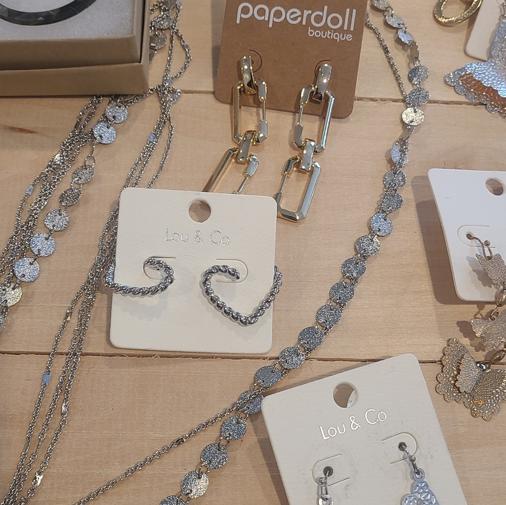 COPY - COPY - Posh Show Jewelry $3 start bid #208